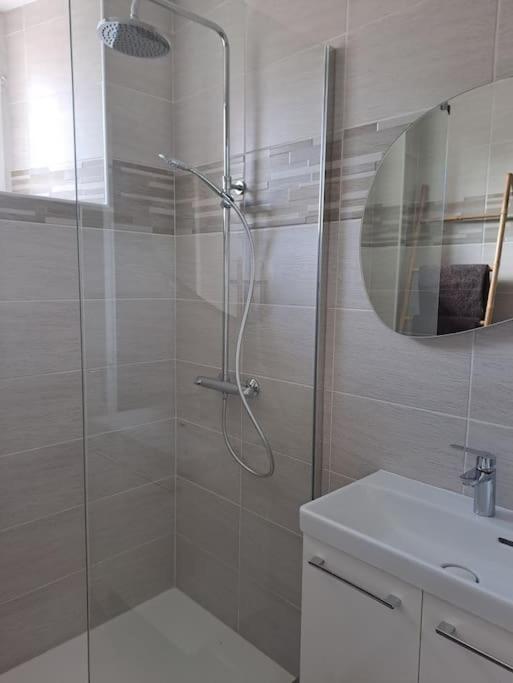 Apartament Chez Beatrice Saint-Jouan-des-Guérets Zewnętrze zdjęcie