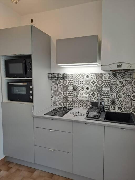 Apartament Chez Beatrice Saint-Jouan-des-Guérets Zewnętrze zdjęcie